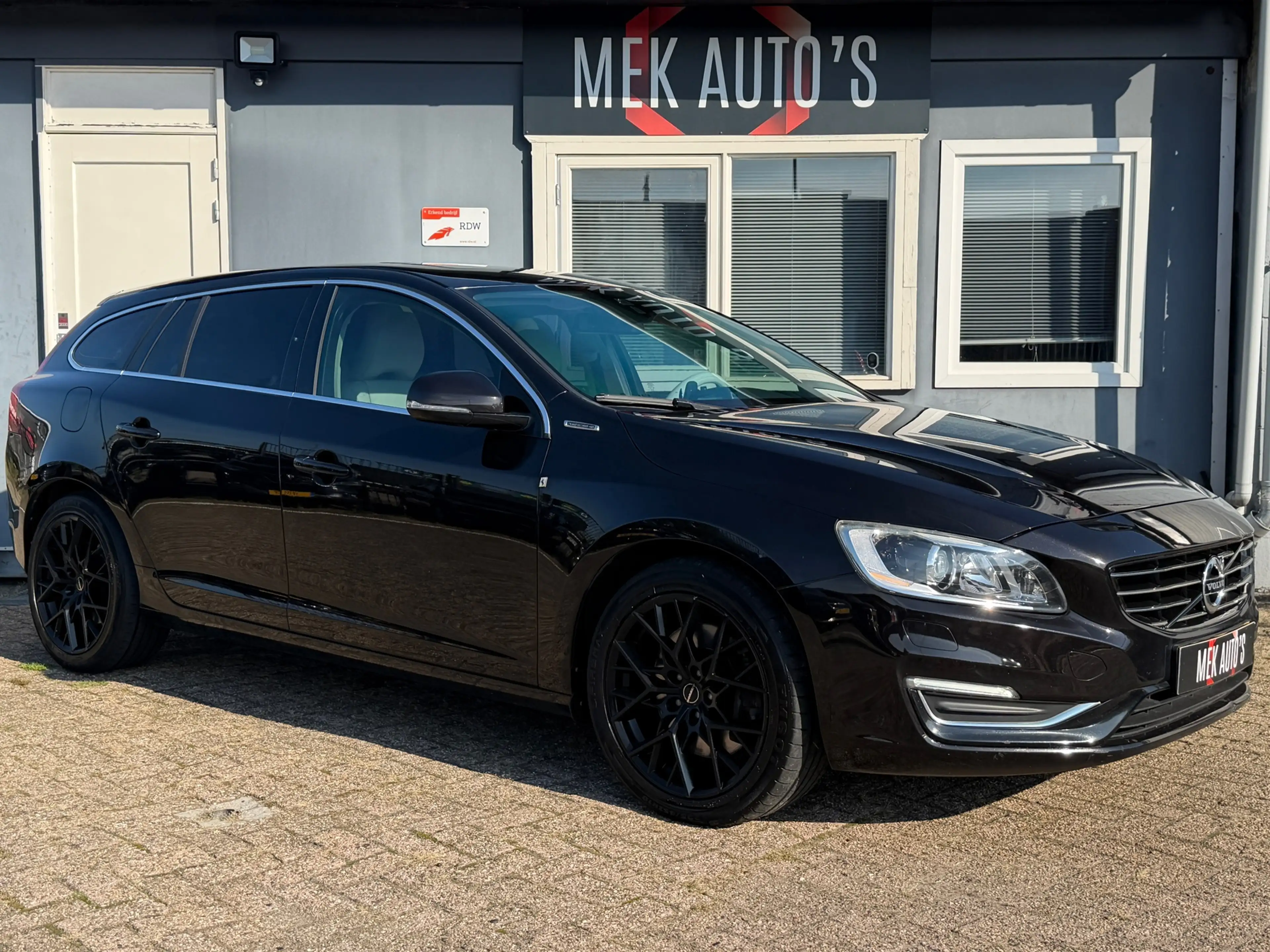 Volvo V60 2.4 D6 AWD Plug-In Hybrid Summum|Pano|Memory|H&K — photo 14