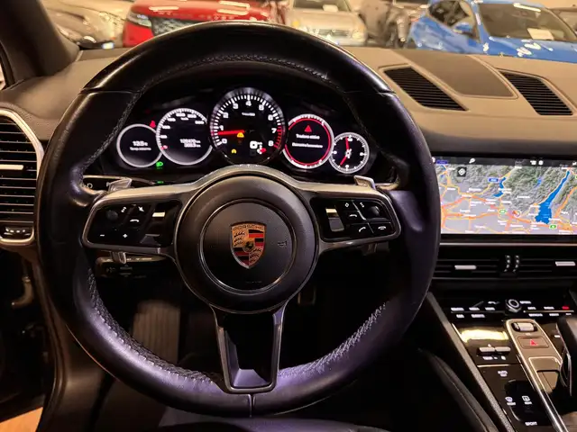Porsche Cayenne view 9