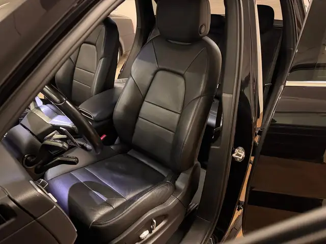 Porsche Cayenne view 7