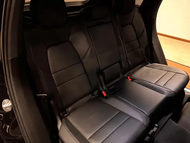 Porsche Cayenne view 14
