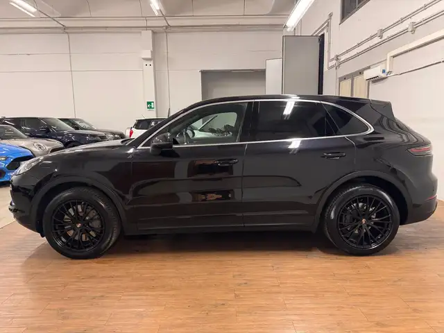 Porsche Cayenne view 2