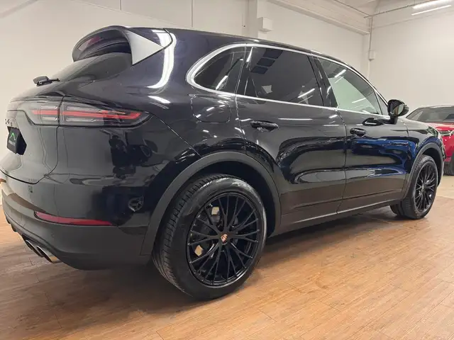 Porsche Cayenne view 5