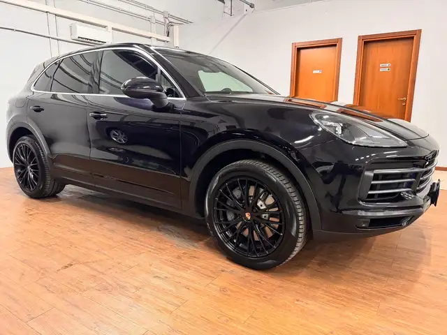 Porsche Cayenne view 6