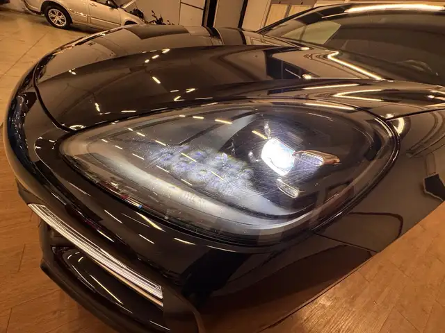 Porsche Cayenne view 15