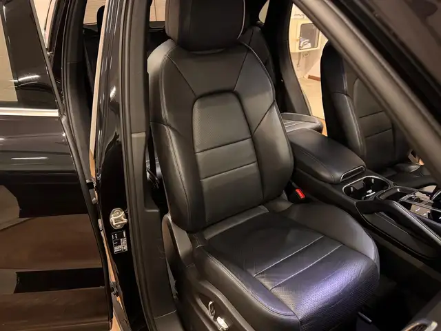 Porsche Cayenne view 10