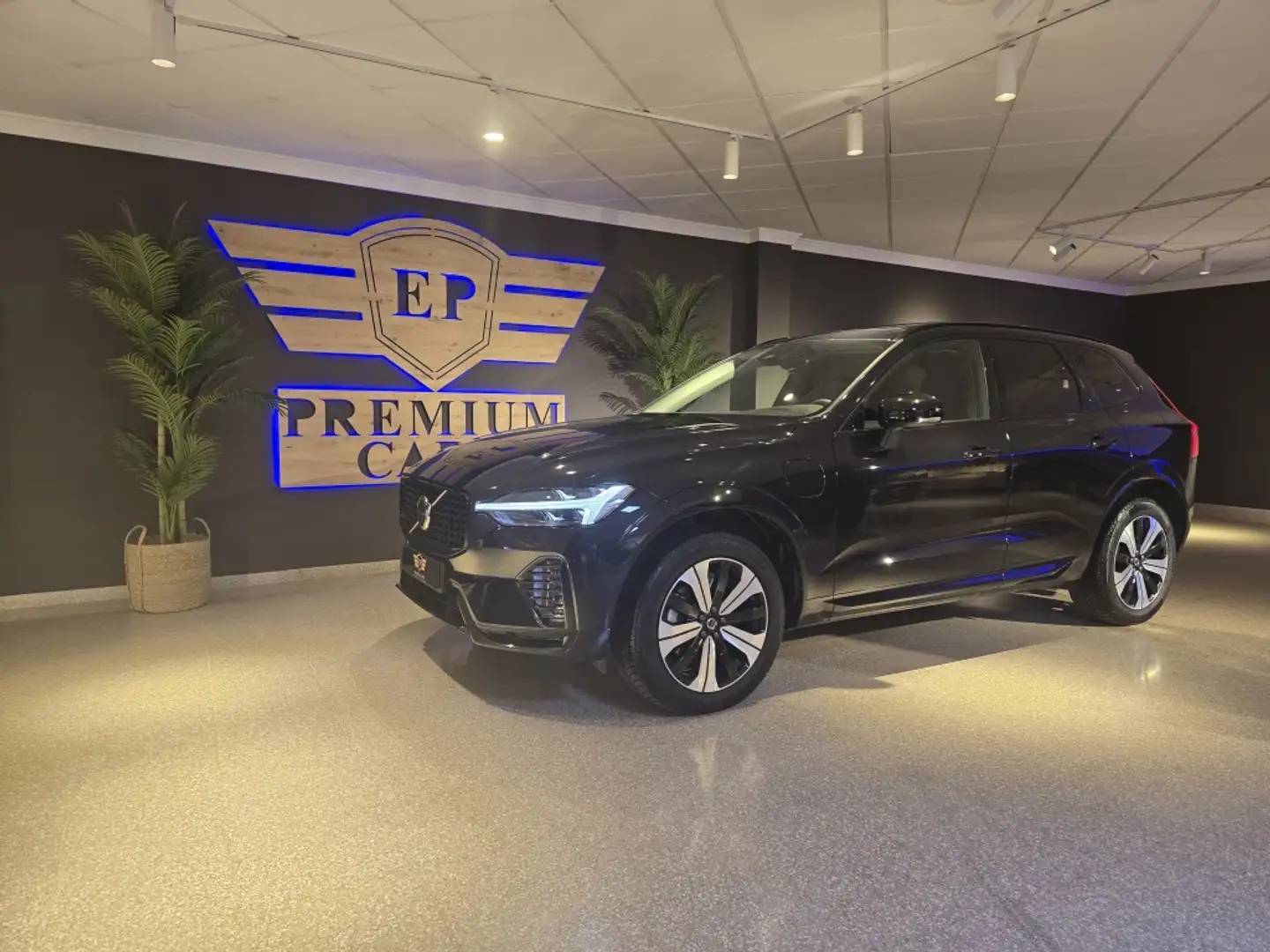Volvo XC60 T6 Recharge Plus Dark Schwarz - 1