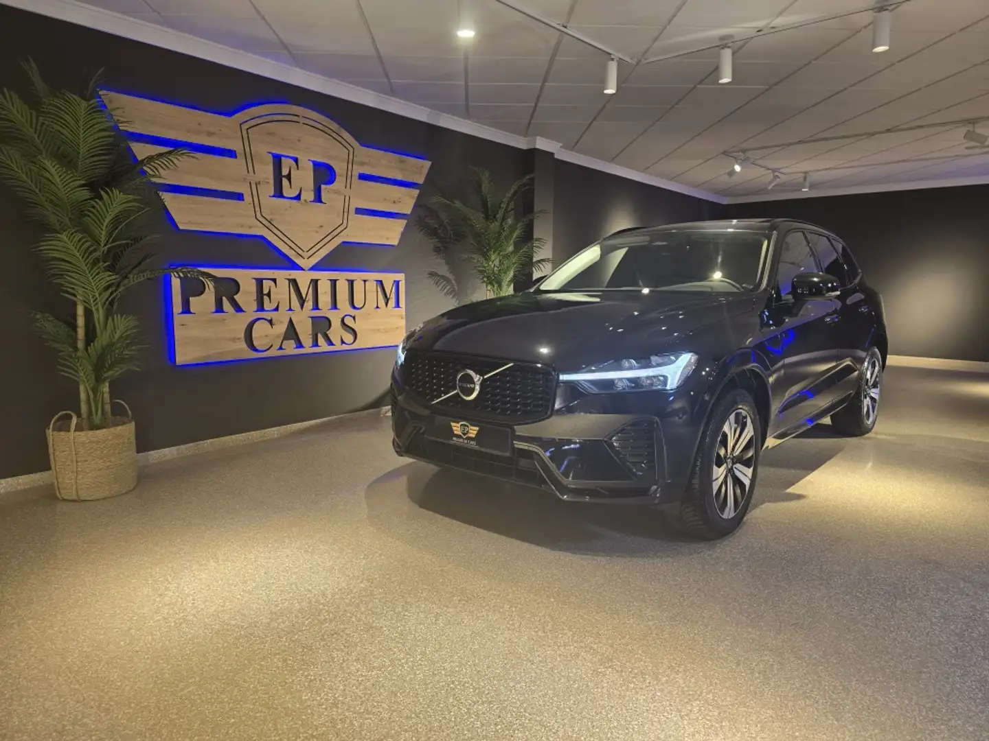 Volvo XC60 T6 Recharge Plus Dark Schwarz - 2