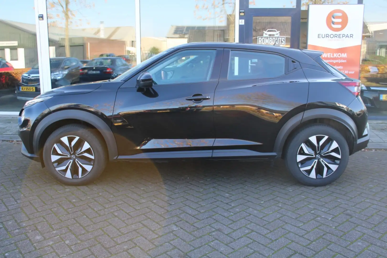 Nissan Juke 1.0 DIG-T Bns Access Automaat Black - 2