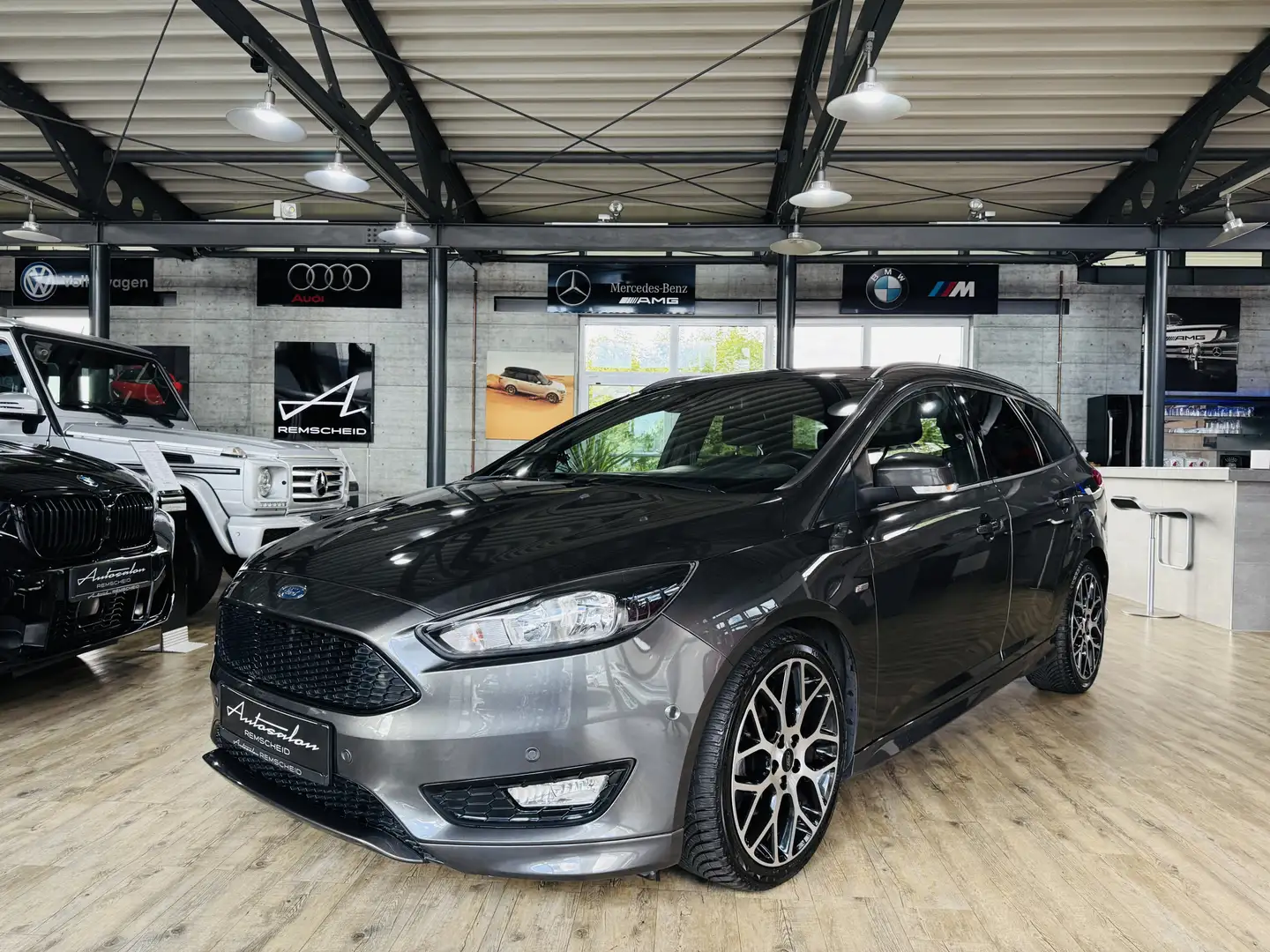 Ford Focus ST-Line Automatik*KAMERA*NAVI*CARPLAY Grau - 1