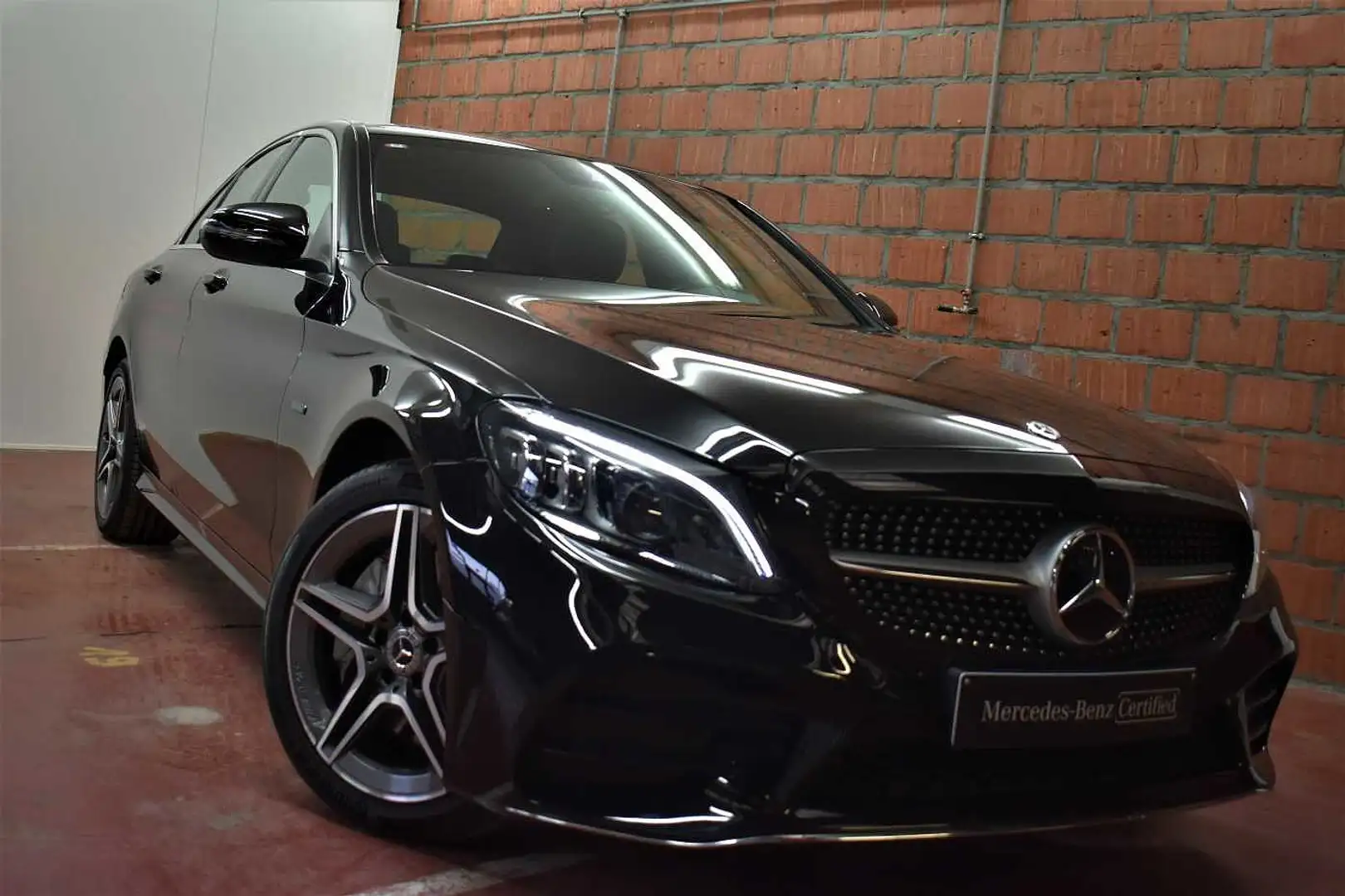 Mercedes-Benz C 300 DE + AMG + Camera + Carplay + Multibeam + Pano Zwart - 1