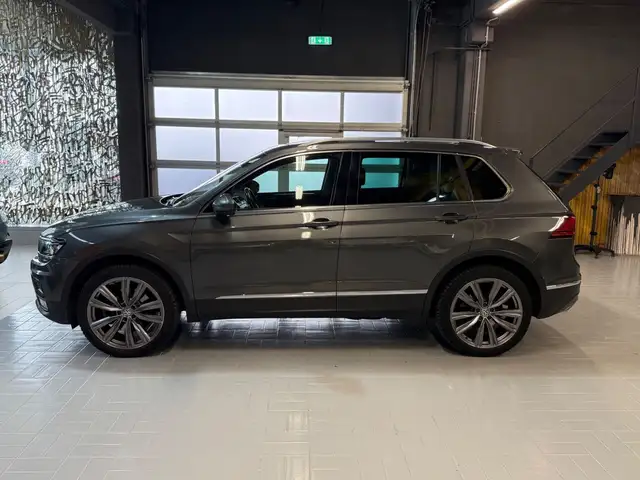 Volkswagen Tiguan view 4