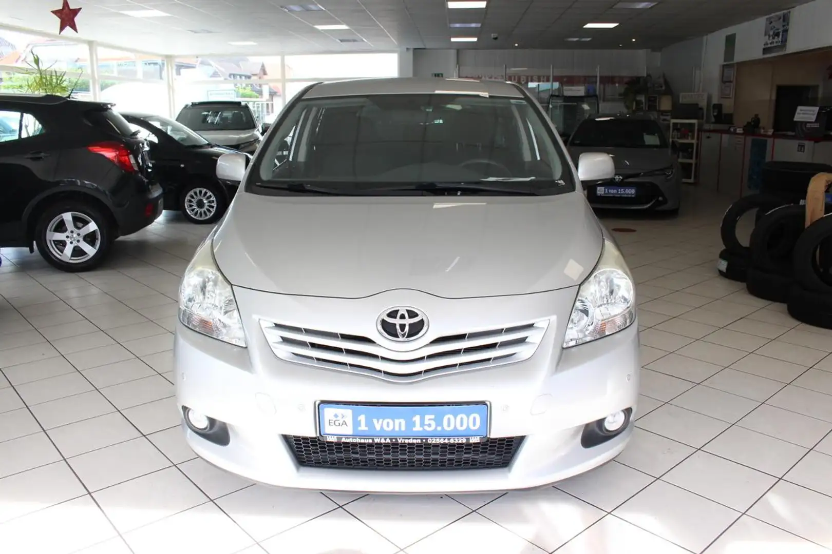 Toyota Verso 1.8 Travel 5-Sitzer Silber - 2