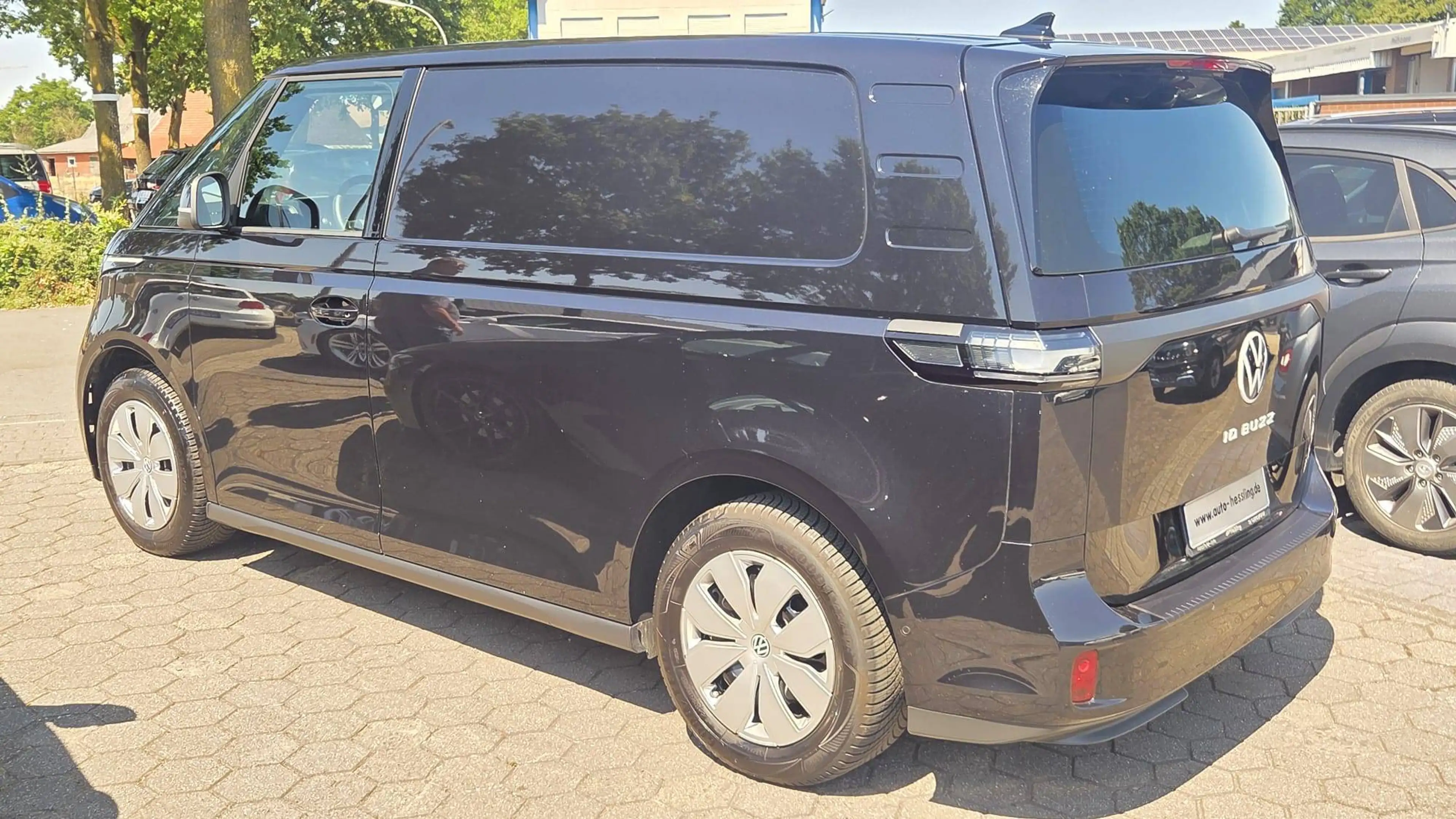 Volkswagen ID. Buzz Cargo 150 kW — photo 2