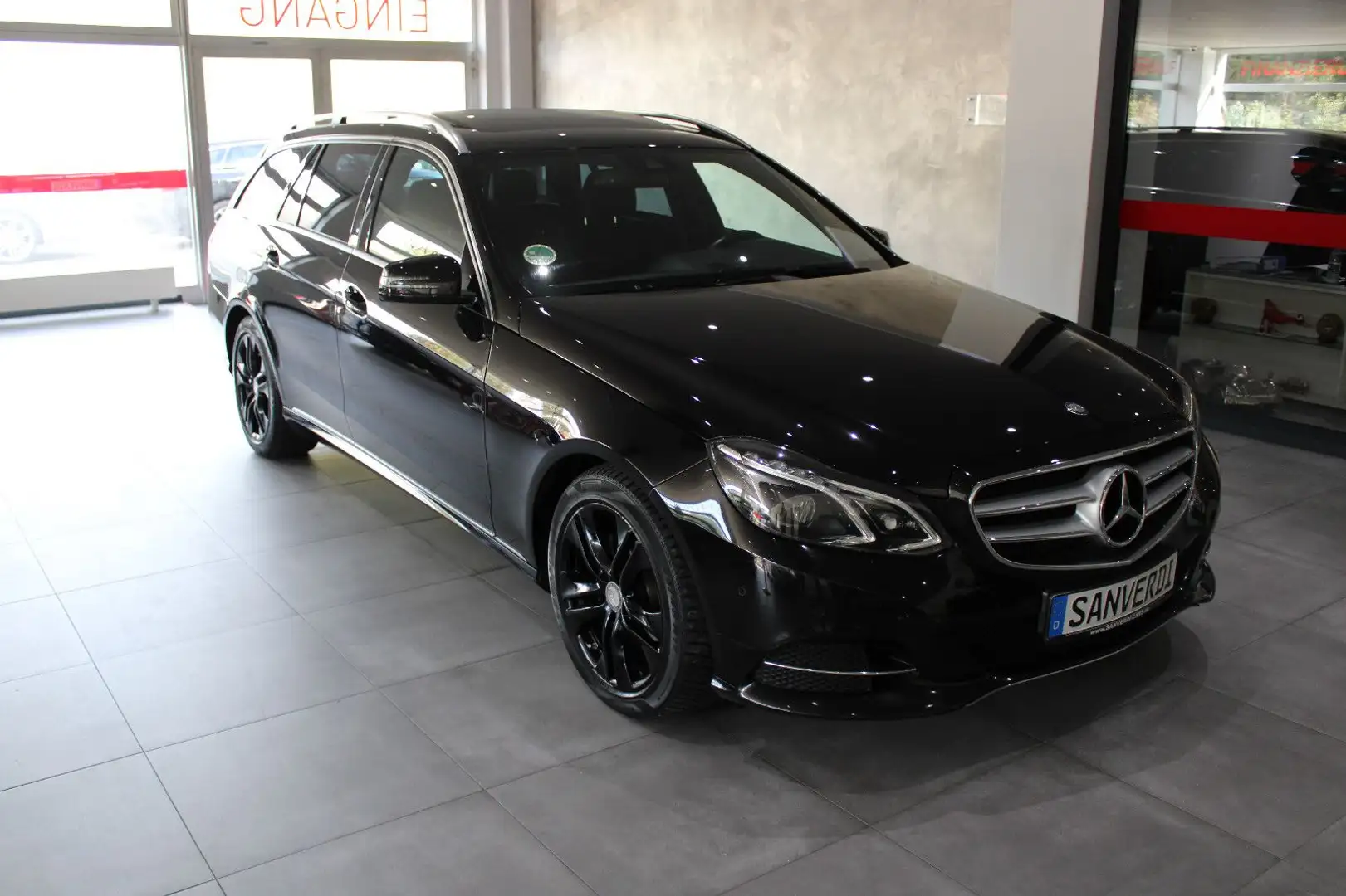 Mercedes-Benz E 220 BlueTEC T AVANTGARDE SPORTPAKET *EURO 6* Schwarz - 2