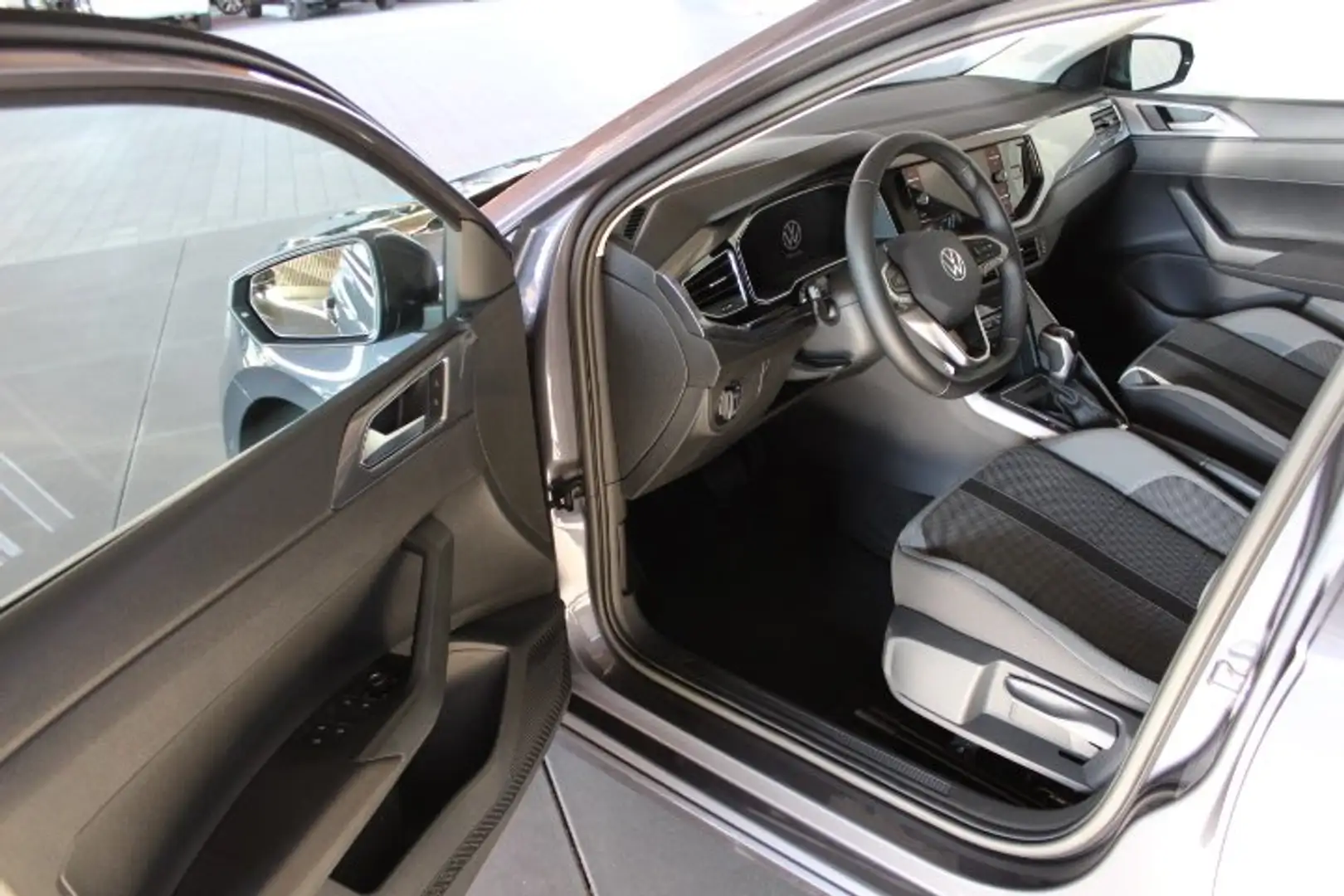 Volkswagen Polo 1.0TSI DSG STYLE IQ.DRIVE ACC SIDE-ASSIST PARK&COM Grau - 2