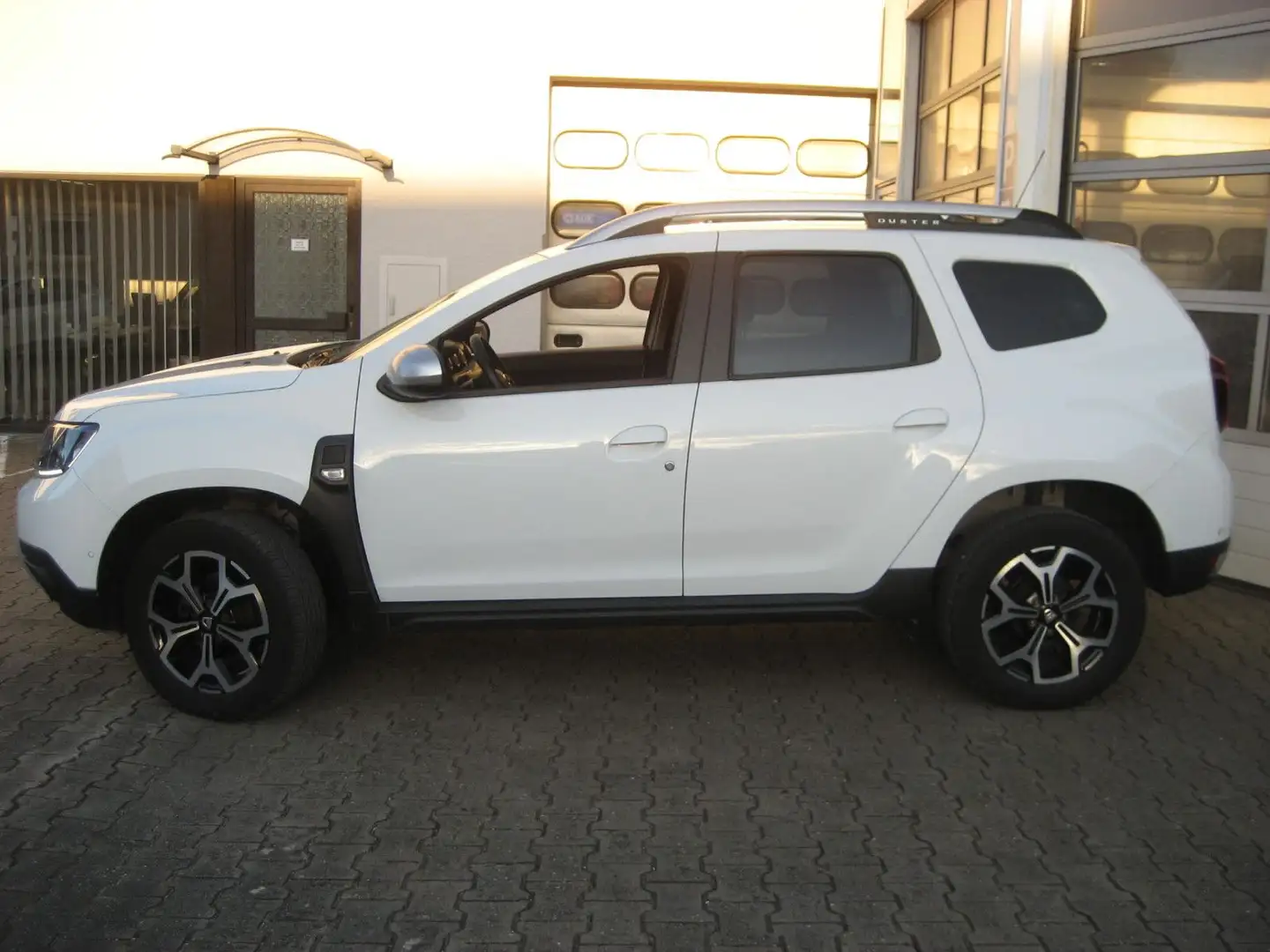 Dacia Duster SCe 115 Prestige Weiß - 2