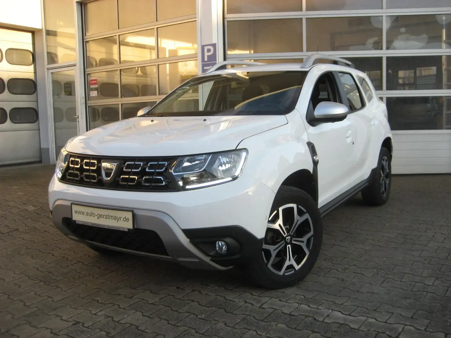 Dacia Duster SCe 115 Prestige Weiß - 1