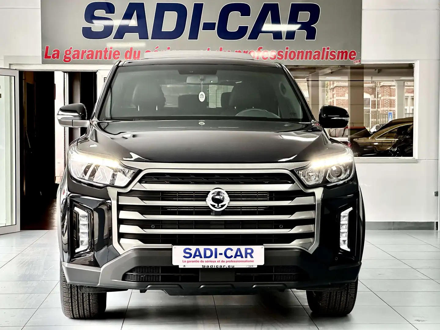 SsangYong Musso 2.2 Turbo e-Xdi 202cv 4WD - TITANIUM + HARD-TOP Negro - 2