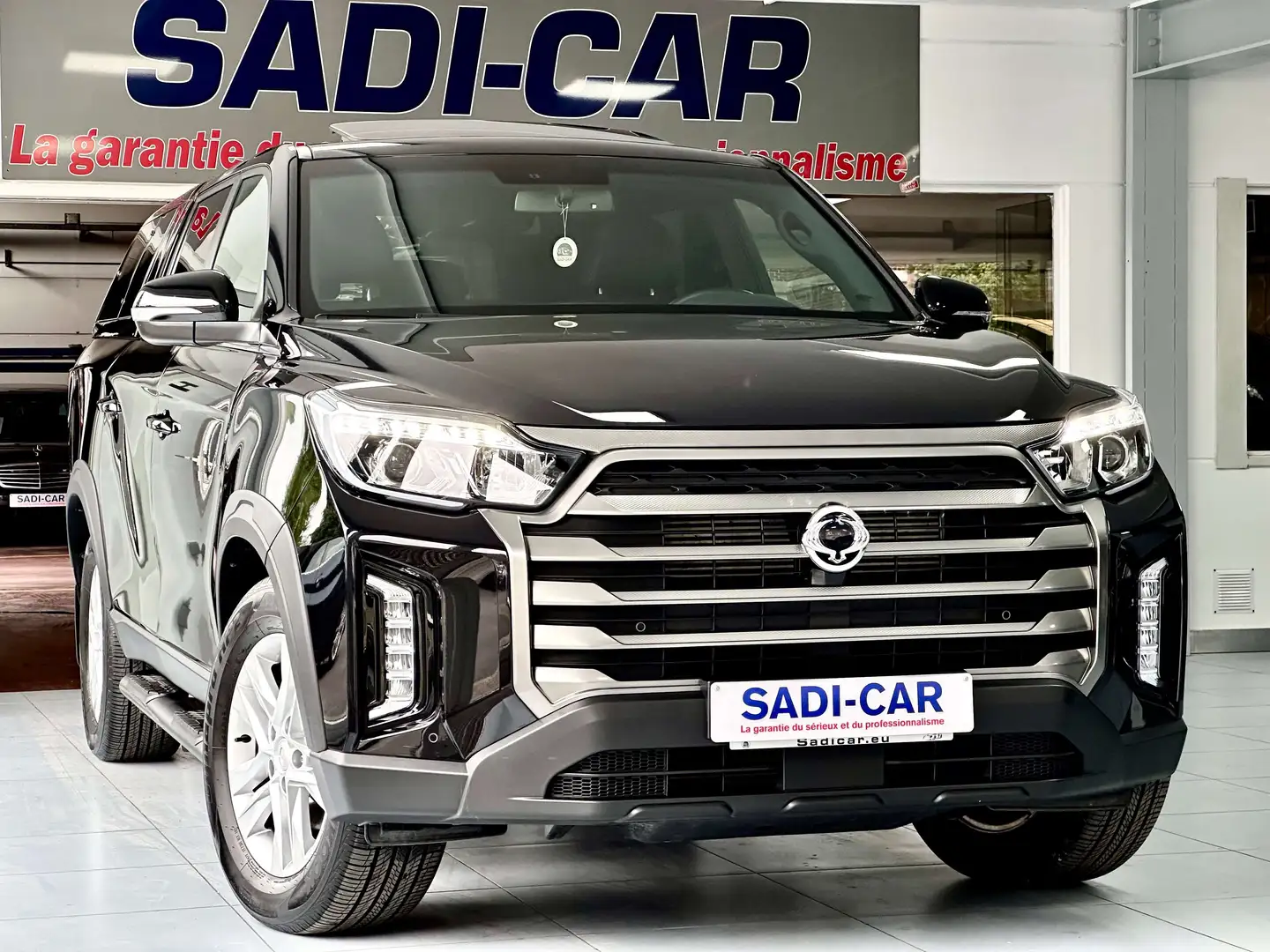 SsangYong Musso 2.2 Turbo e-Xdi 202cv 4WD - TITANIUM + HARD-TOP Negro - 1
