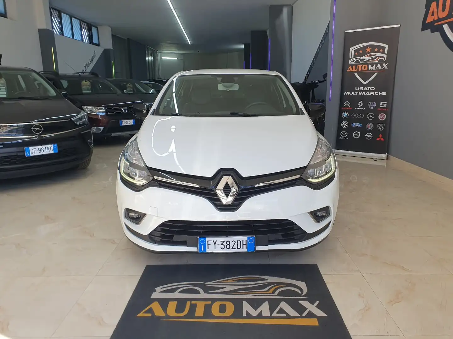 Renault Clio Clio IV 2017 1.5 dci Moschino Zen 75cv Weiß - 2