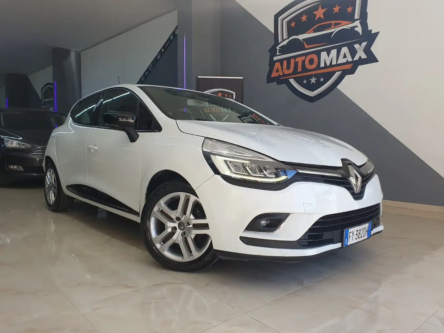 Renault Clio Clio IV 2017 1.5 dci Moschino Zen 75cv Weiß - 1