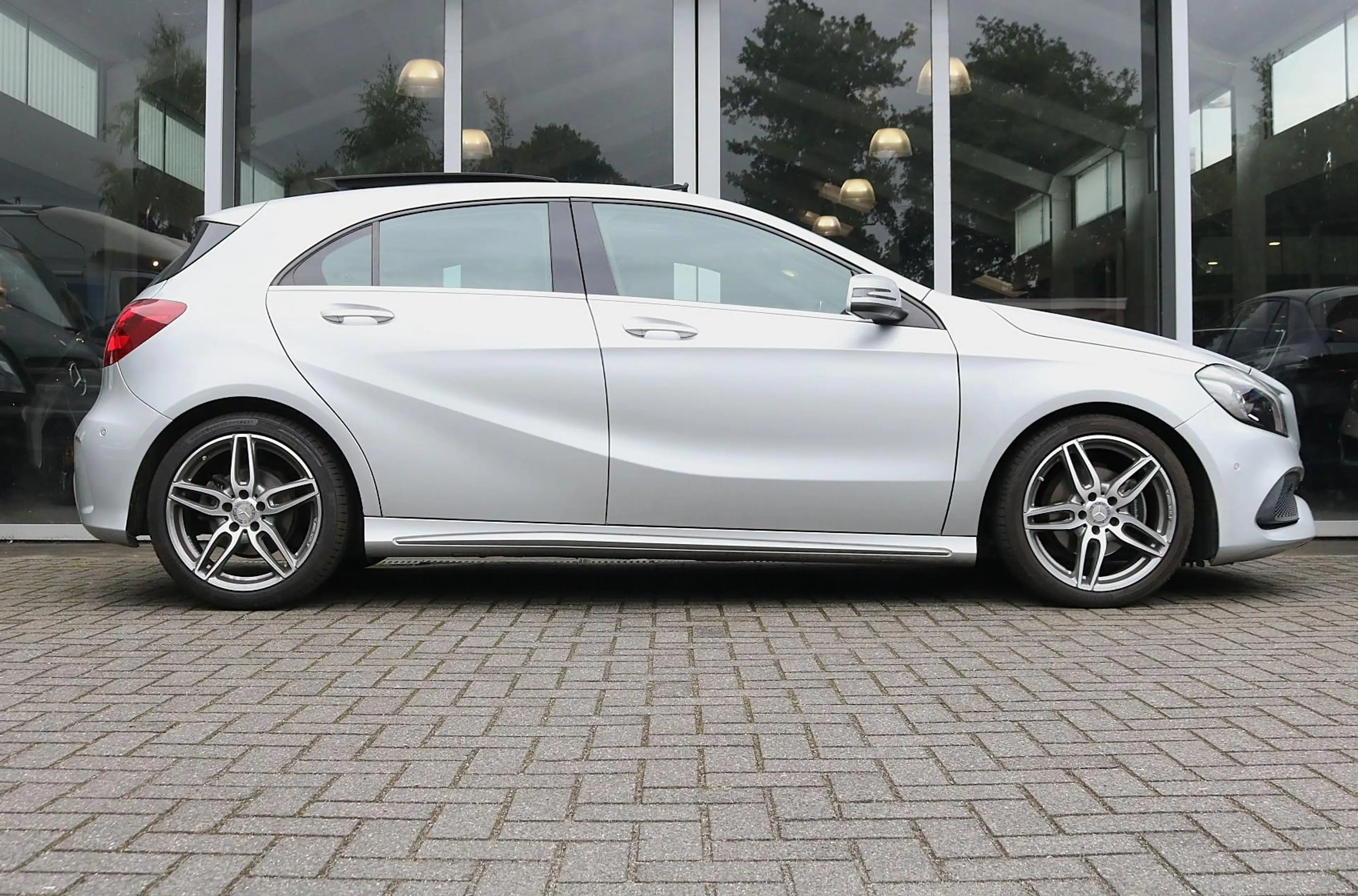 Mercedes-Benz A 180 AMG Line | Panoramadak | Apple Carplay — photo 8