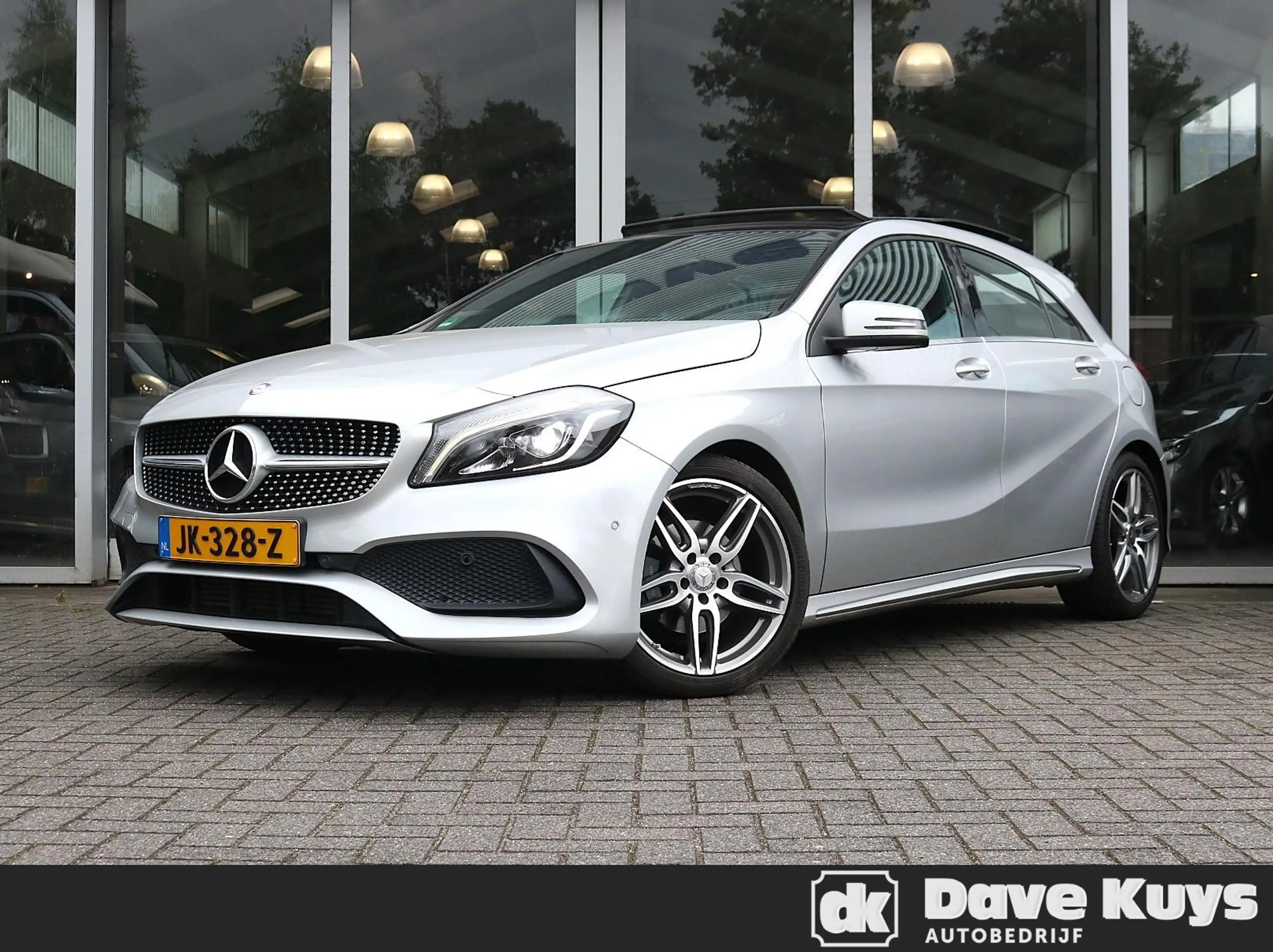 Mercedes-Benz A 180 AMG Line | Panoramadak | Apple Carplay