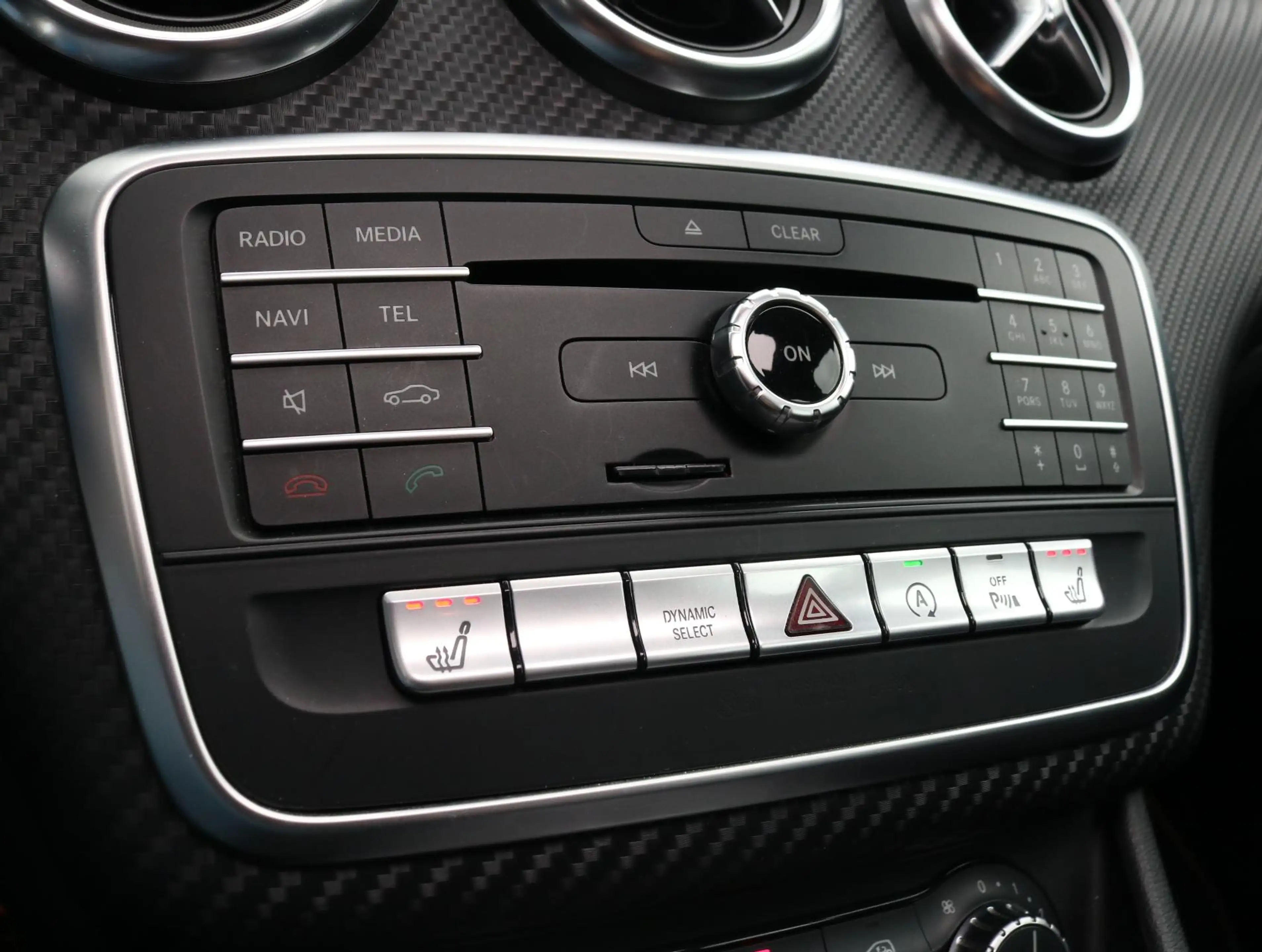 Mercedes-Benz A 180 AMG Line | Panoramadak | Apple Carplay — photo 5