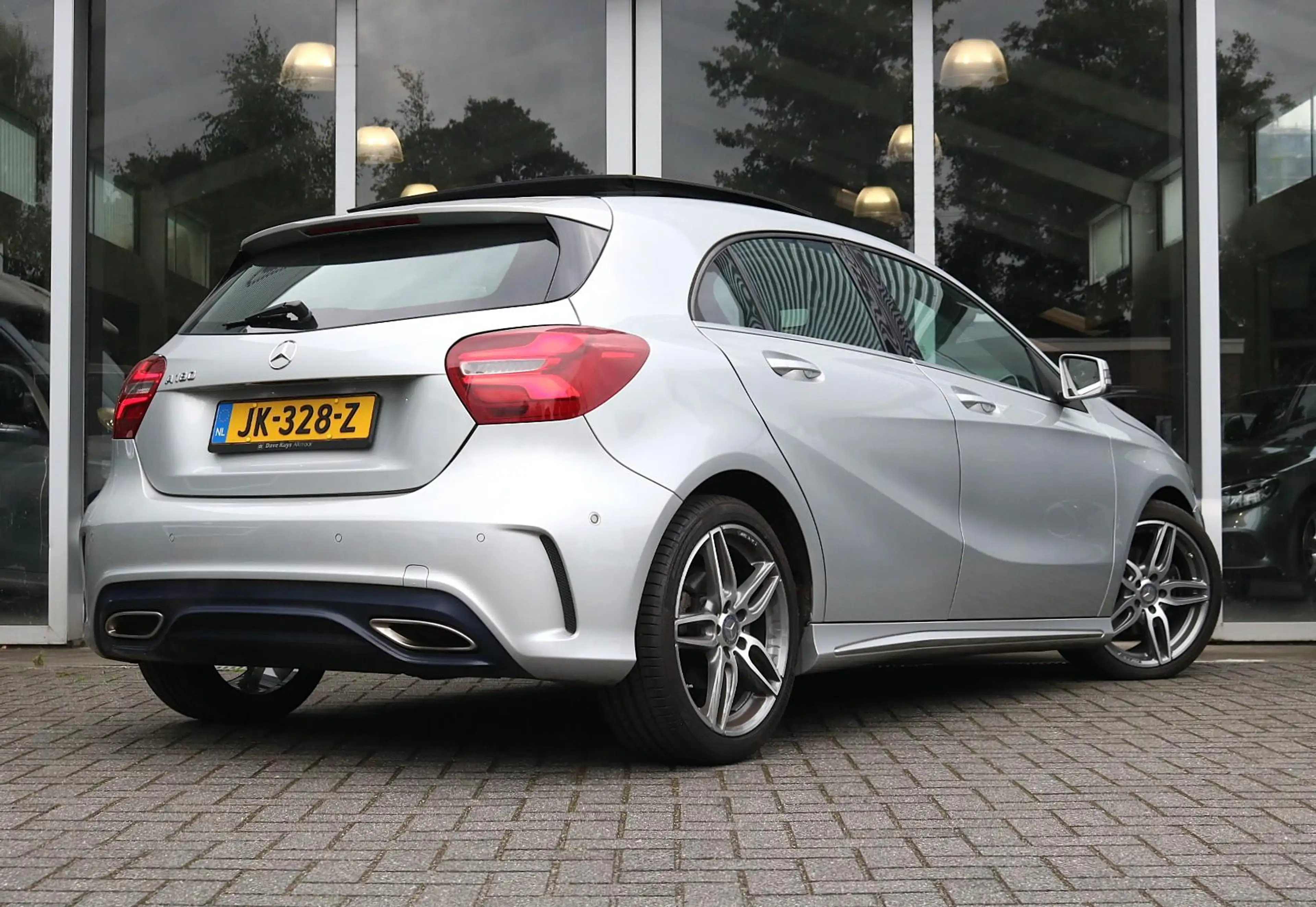 Mercedes-Benz A 180 AMG Line | Panoramadak | Apple Carplay — photo 7