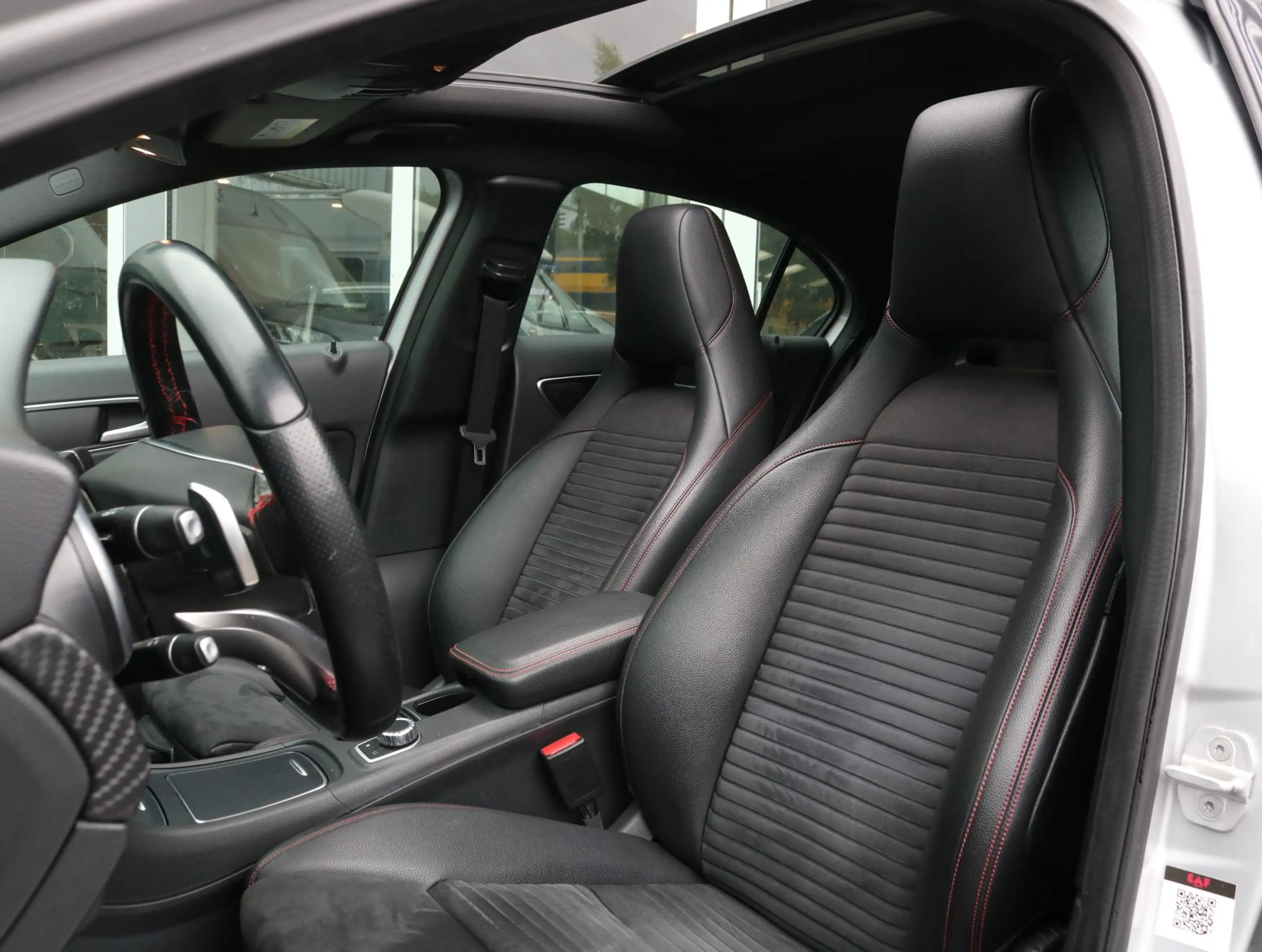 Mercedes-Benz A 180 AMG Line | Panoramadak | Apple Carplay — photo 2