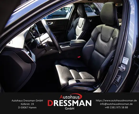 Volvo V60 Cross Country view 11