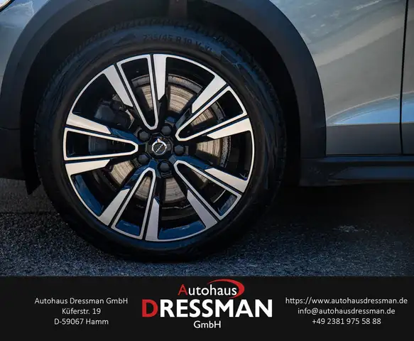 Volvo V60 Cross Country view 8