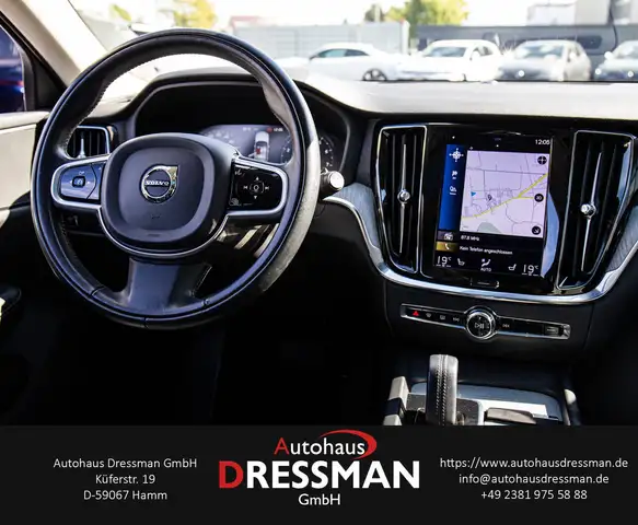 Volvo V60 Cross Country view 14