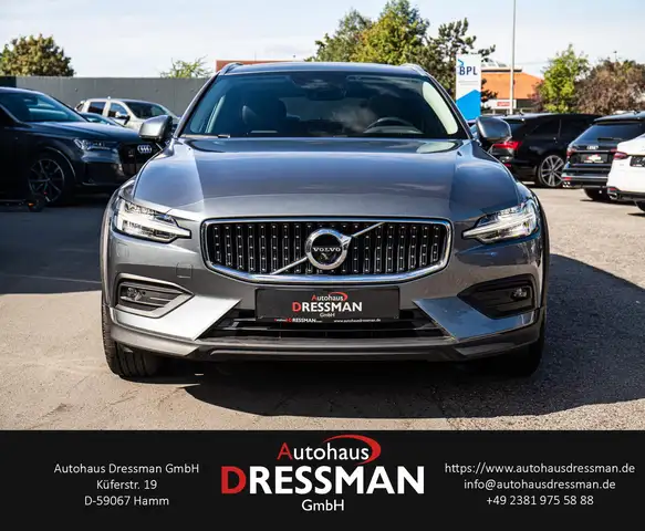 Volvo V60 Cross Country view 2
