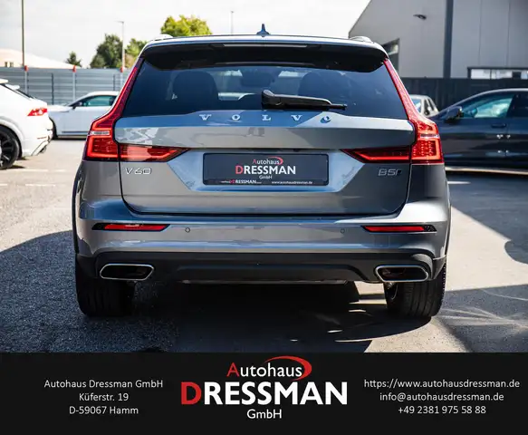 Volvo V60 Cross Country view 5