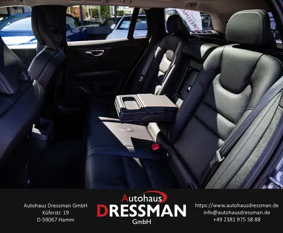 Volvo V60 Cross Country view 12