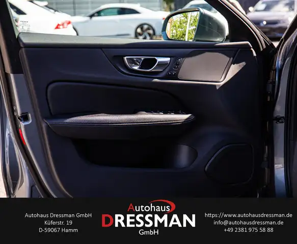 Volvo V60 Cross Country view 9