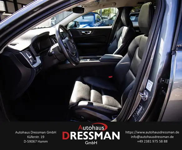 Volvo V60 Cross Country view 10