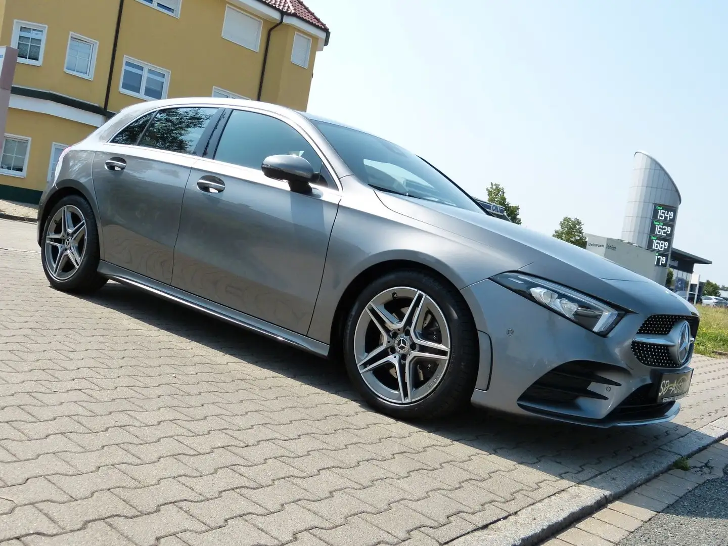 Mercedes-Benz A 220 AMG-Line 7G-DCT *LED*Navi*SHZ*MBUX*Ambient Gris - 2