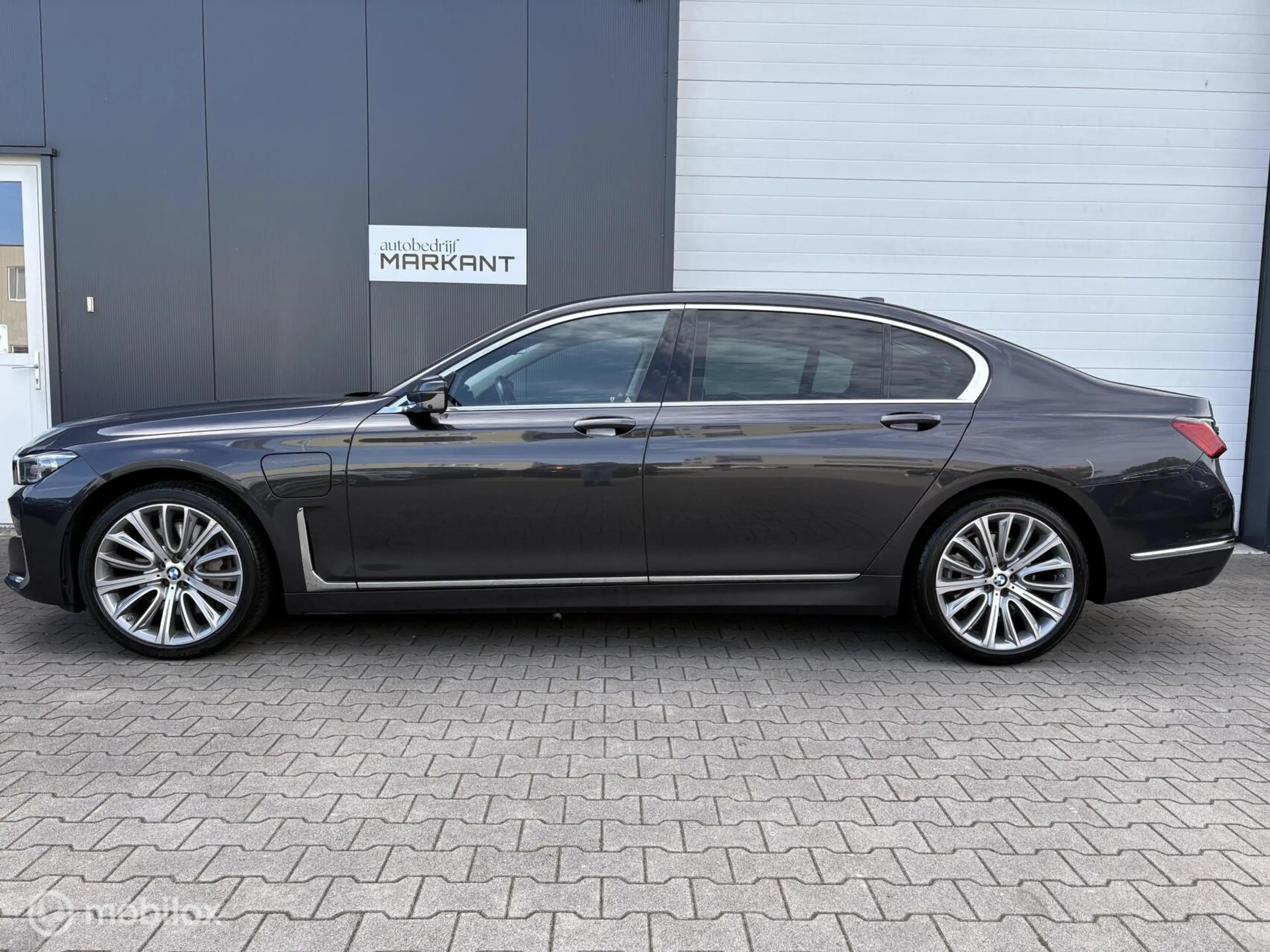 BMW 745 7-serie 745Le Sky Lounge / 4-Pers. / Luchtvering / — photo 2