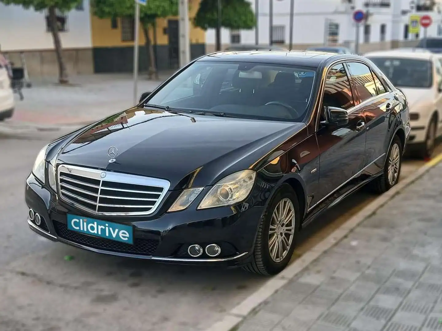 Mercedes-Benz E 220 220CDI Classic Aut. Negro - 1
