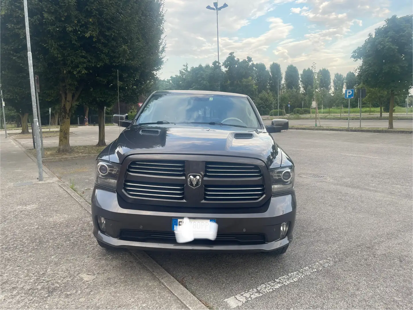 RAM 1500 sport Gris - 2