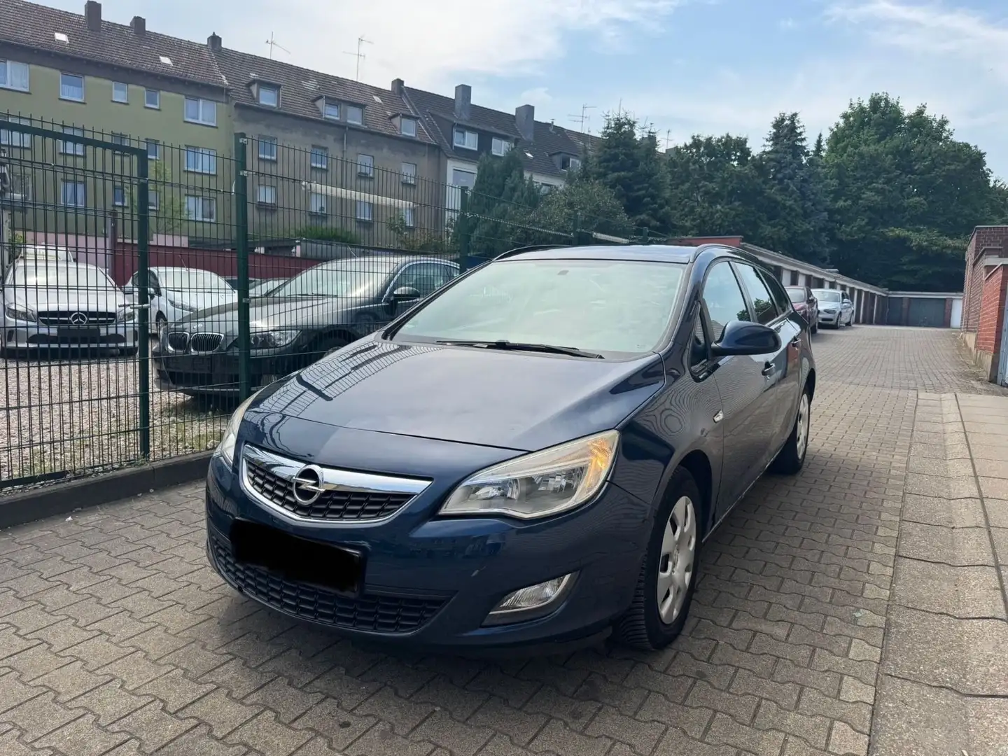 Opel Astra J Sports Tourer EditionTÜV NEU*2.HAND*NAVI Blau - 1