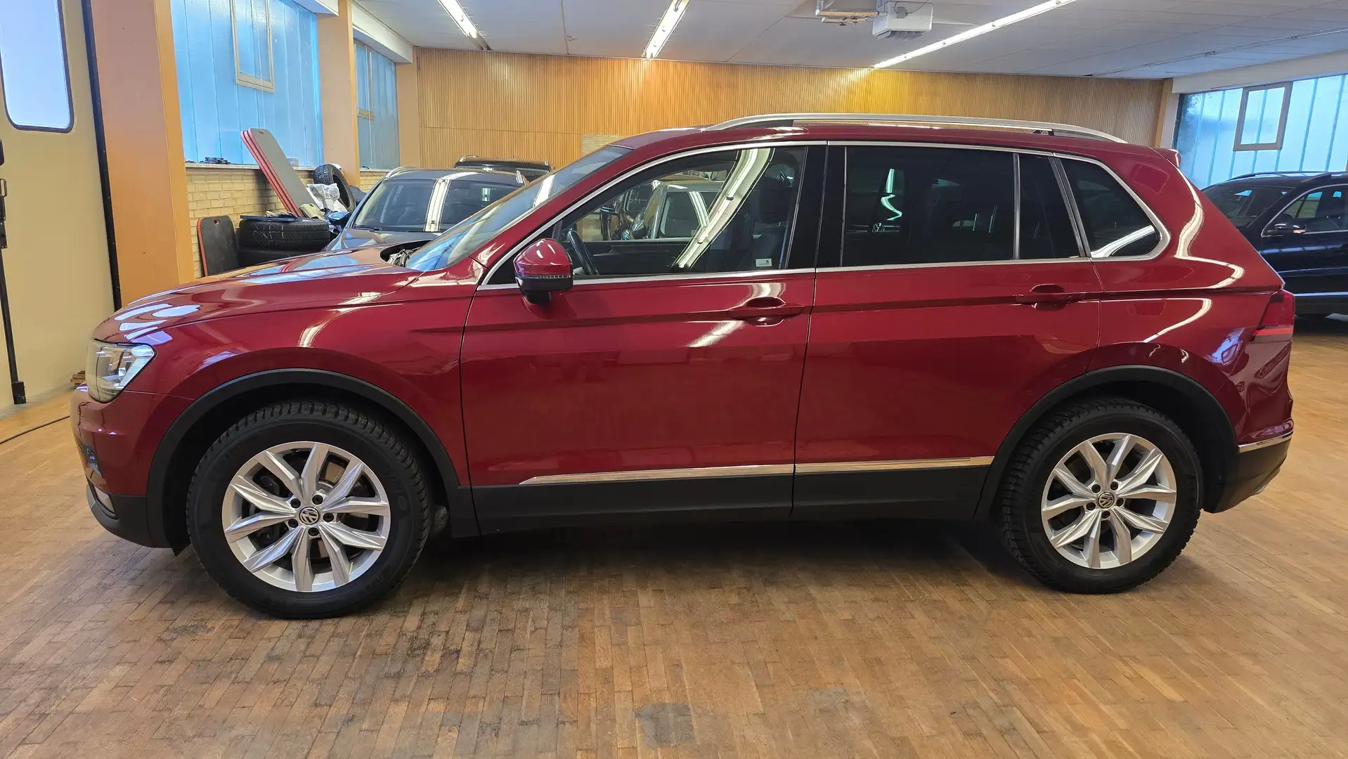 Volkswagen Tiguan Highline 4MOT DSG LED SDHZG AHK VIRTUAL KAM 2HAND Rot - 2