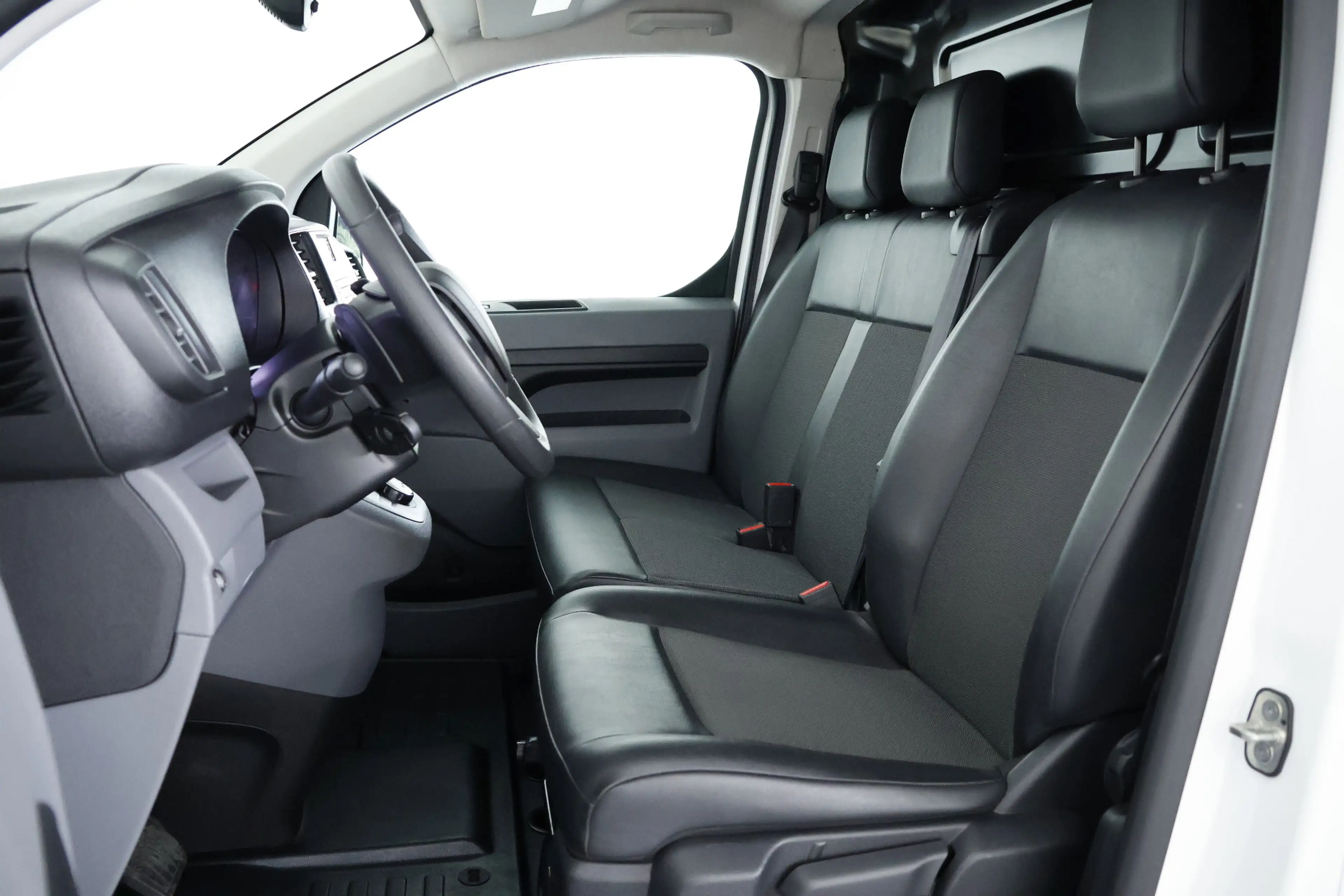 Peugeot Expert 2.0 BlueHDI 145 Standard Premium / Automaat / Crui — photo 9