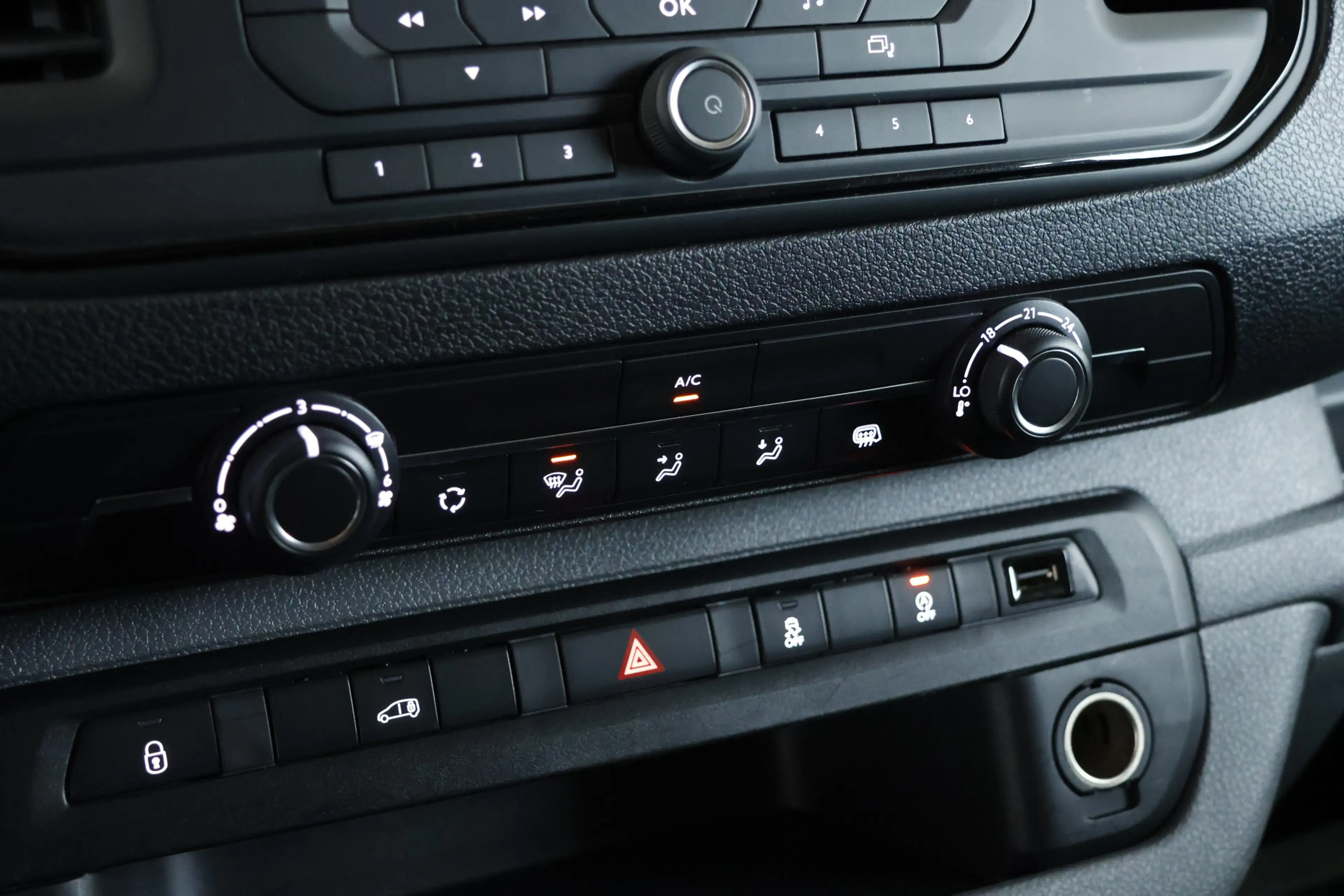 Peugeot Expert 2.0 BlueHDI 145 Standard Premium / Automaat / Crui — photo 19