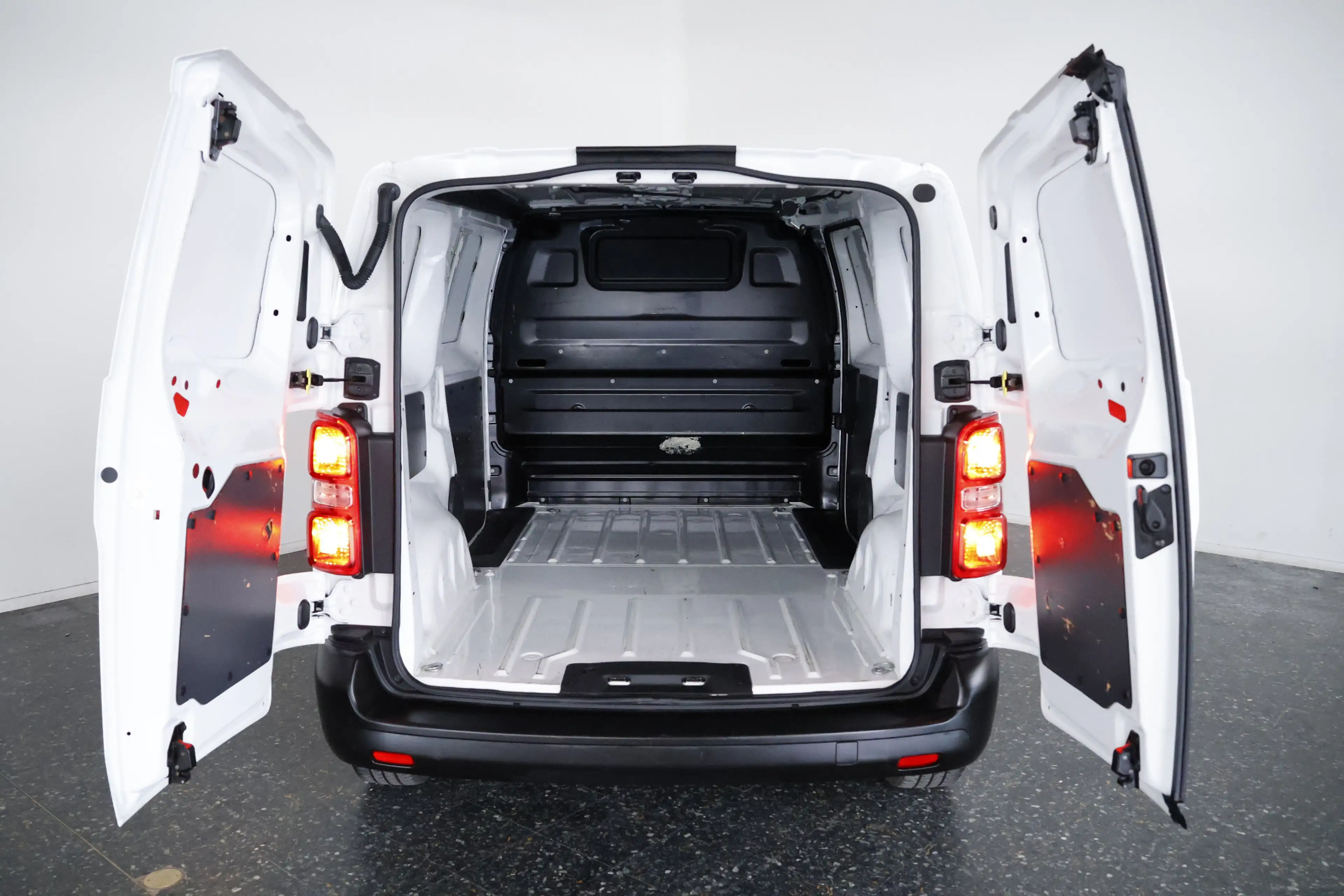 Peugeot Expert 2.0 BlueHDI 145 Standard Premium / Automaat / Crui — photo 14