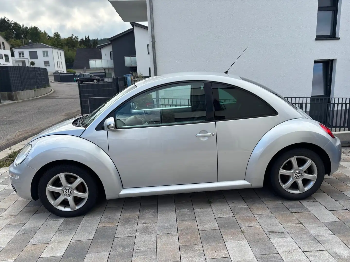 Volkswagen New Beetle New Beetle 1.6 Silber - 2