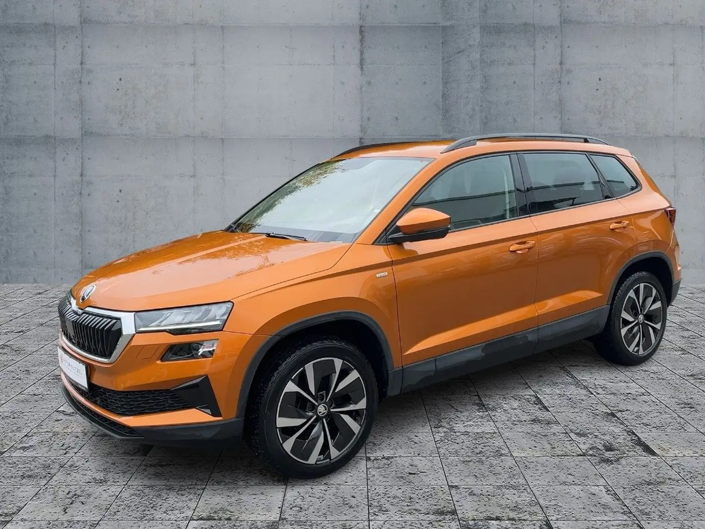 Skoda Karoq 1.5 TSI DSG TOUR 5JG+LED+ACC+RFK+APP+DAB Oranje - 2