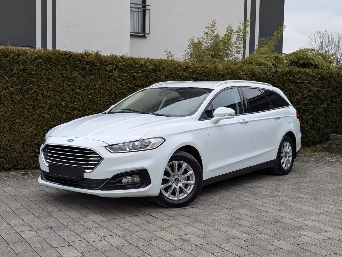 Ford Mondeo Turnier Business Edition *1.Hand, AHK* Weiß - 1